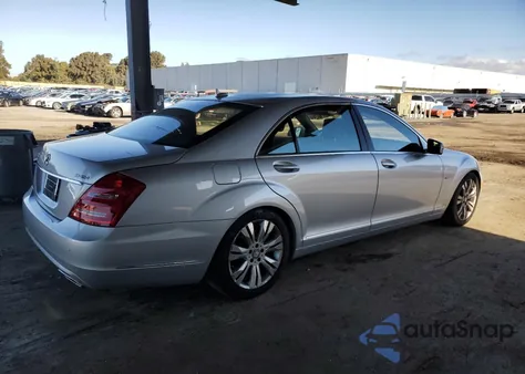 2010 Mercedes-Benz S 400 z USA, uszkodzony, nr VIN WDDNG9FB3AA317304